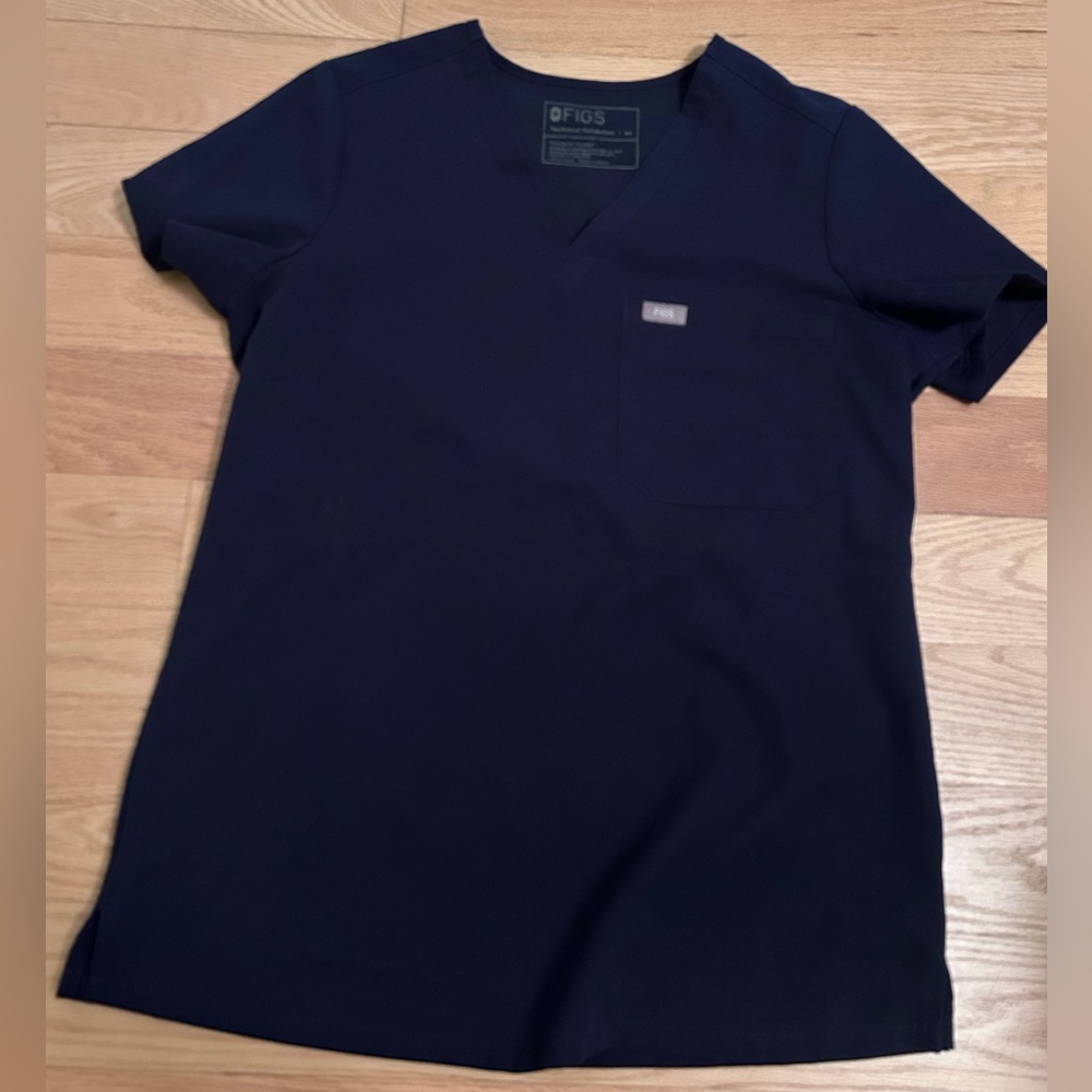Figs women’s navy scrubs